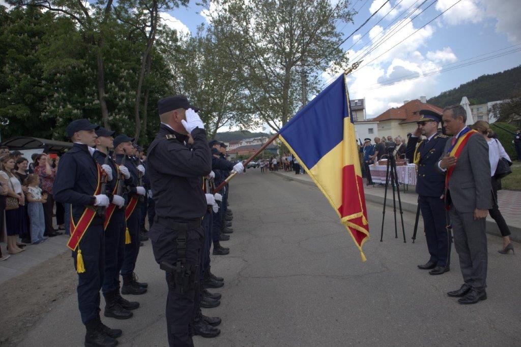 Elevii Școlii Naționale de Pregătire a Agenților de Penitenciare Târgu Ocna prezenți la manifestările prilejuite de Ziua Eroilor